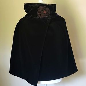 Lee Andersen Jet Set Wrap Cape Black